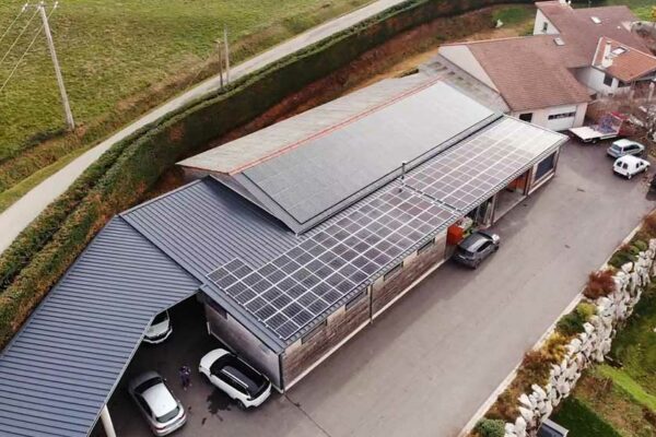 Installation panneaux photovoltaïques pour une entreprise de menuiserie