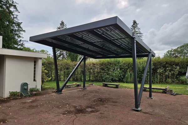 Installation de Carports et Ombrières en Drôme Ardèche : Protégez vos véhicules et produisez votre propre énergie